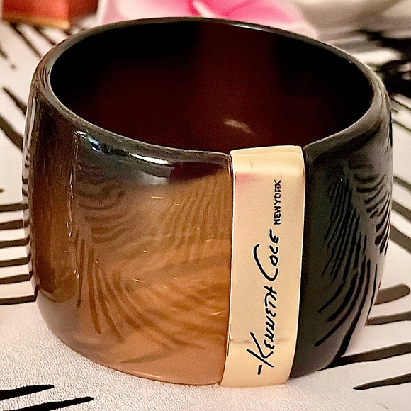 Kenneth Cole Wide Bangle Bracelet - Picture 1 of 3